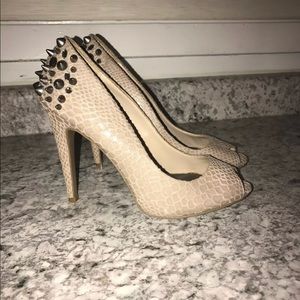 Vera wang heels